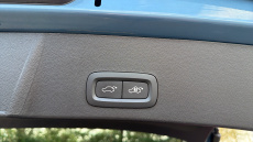 Volvo XC40 2.0 B4P Ultimate Dark 5dr Auto Petrol Estate